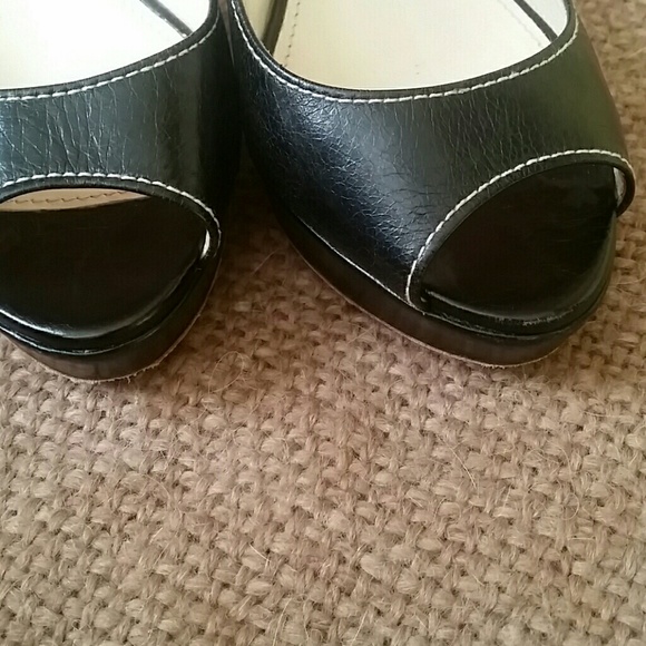 Authentic Prada open toe black leather heels - Picture 5 of 8